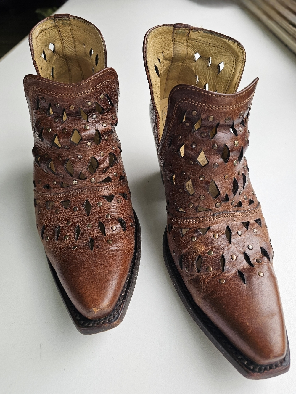 Ariat Dixon Women's Leather Studded Amber Cutout Ankle Booties - Size 7.5